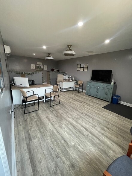 More Photos Of 1240 E California Ave, Bakersfield Carwash For Lease