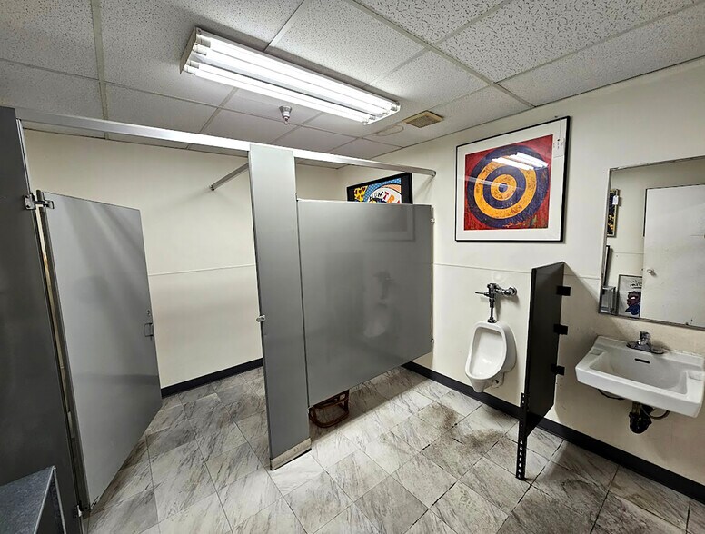 More Photos Of 1216 E 18th St, Los Angeles Manufacturing For Lease