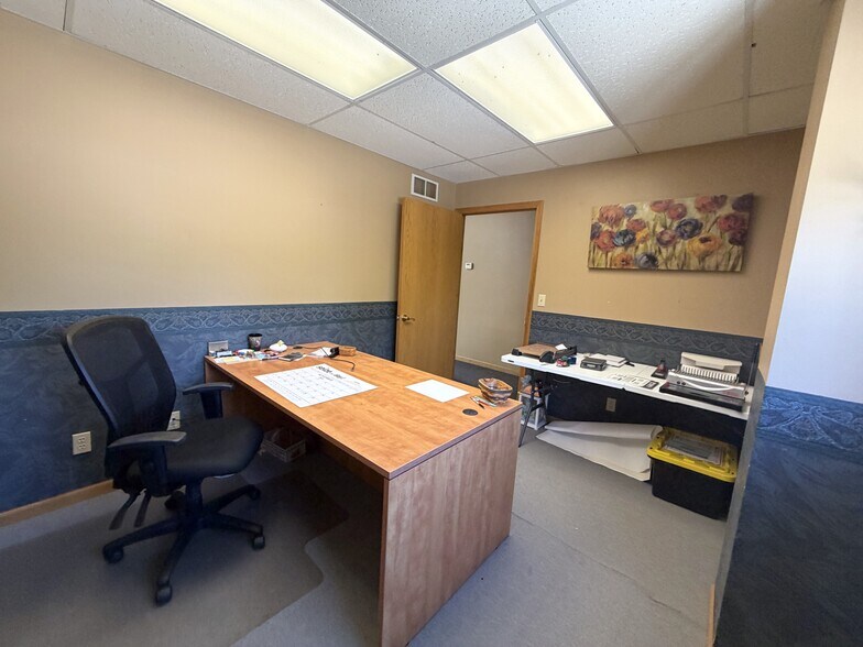 More Photos Of 305 N Mason St, Carrollton Office For Sale