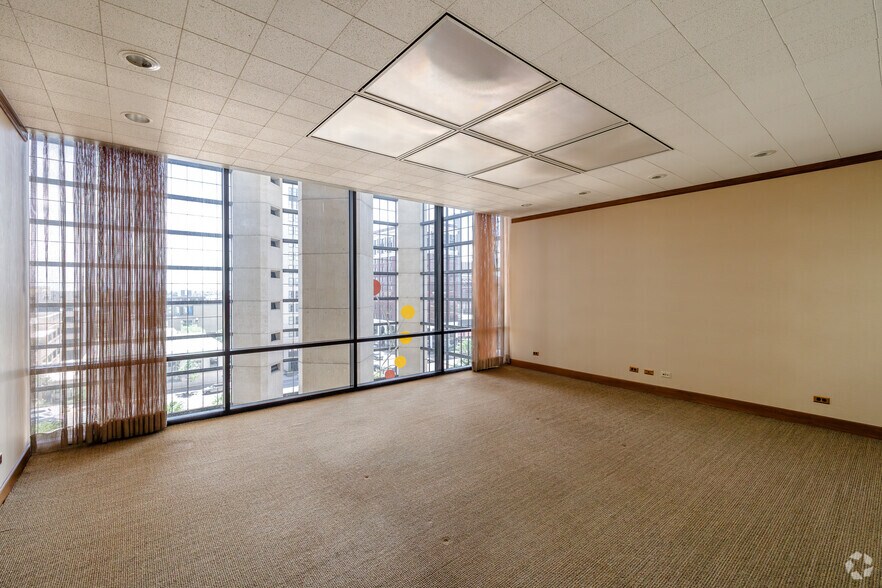 More Photos Of 100 N Broadway St, Wichita Office For Lease