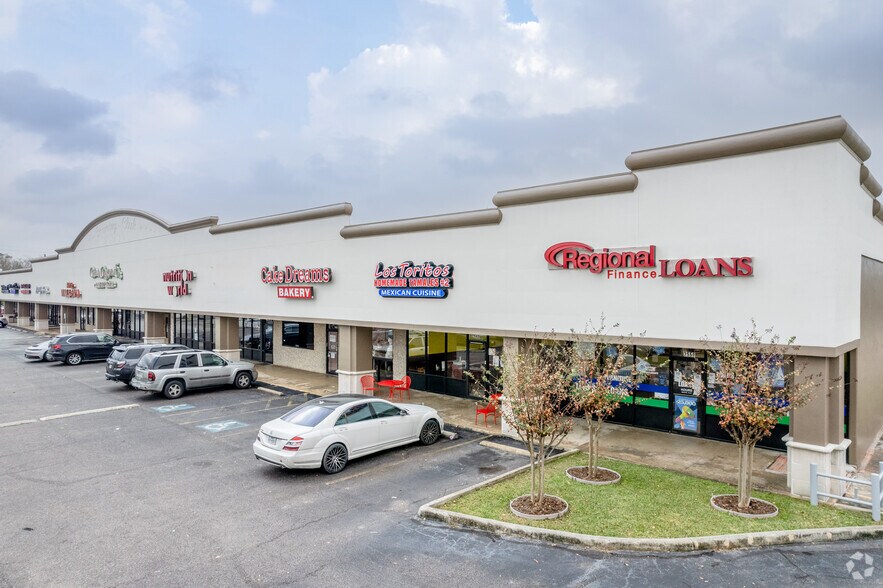 More Photos Of 2514-2550 E Broadway St, Pearland Unknown For Lease