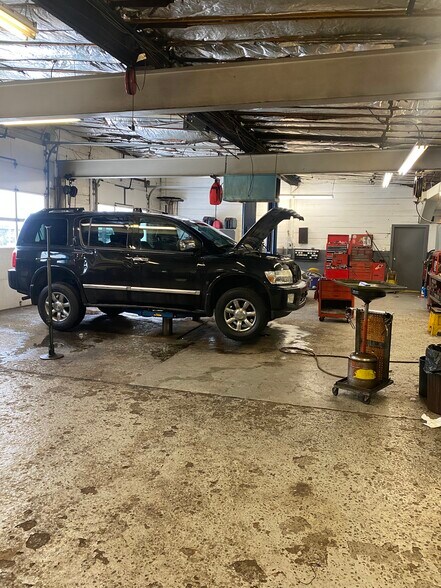 More Photos Of 636 Hamilton St, Somerset Auto Repair For Sale