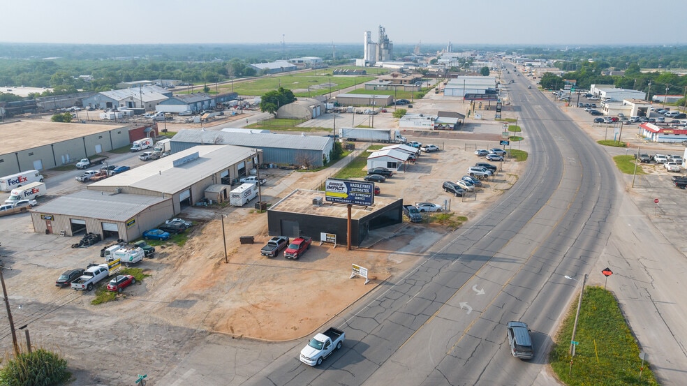 More Photos Of 509 S Treadaway Blvd, Abilene Flex For Sale