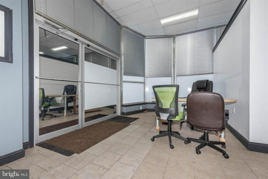 More Photos Of 3605 Wilkens Ave, Baltimore Auto Repair For Sale