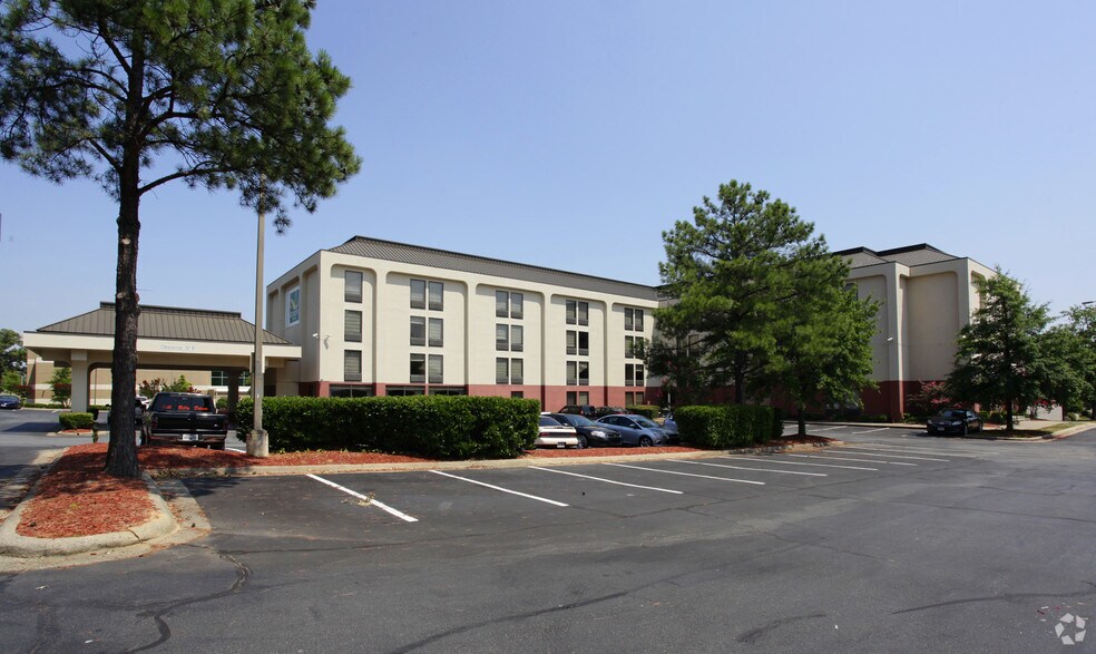 More Photos Of 500 W 29th St, North Little Rock Hotel For Sale