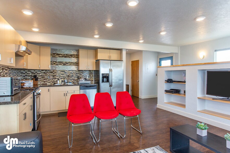 More Photos Of 8801-8811 Toloff St, Anchorage Office For Sale