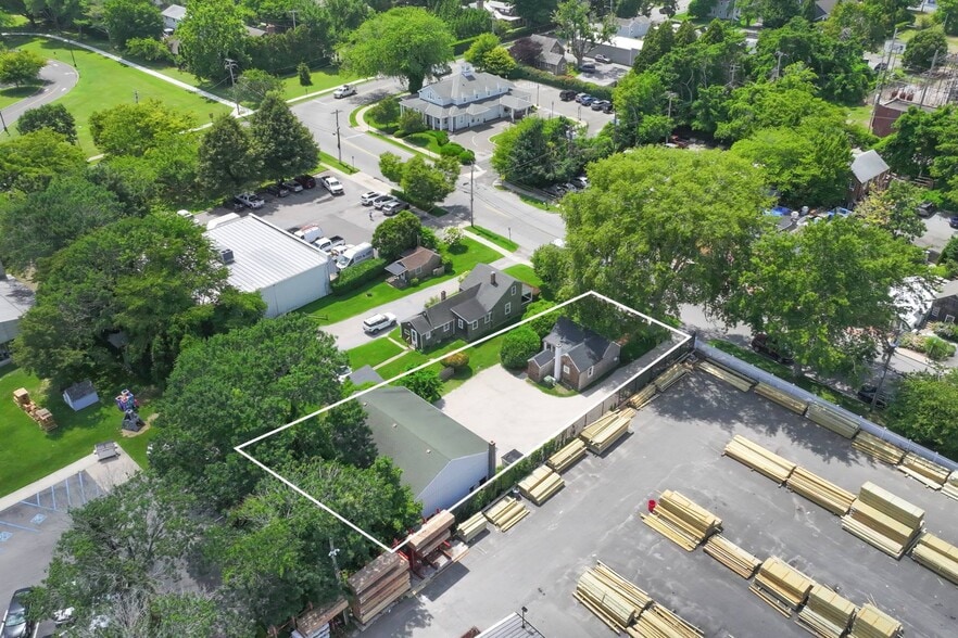 More Photos Of 30 Race Ln, East Hampton Office For Sale