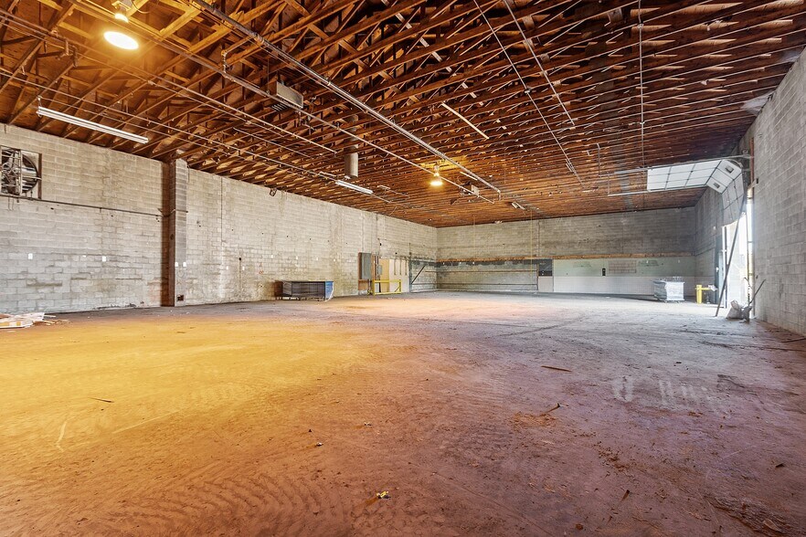 More Photos Of 70 W River St, Orange Warehouse For Lease