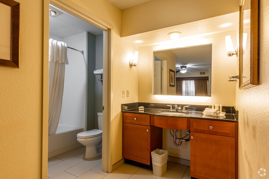 More Photos Of 9169 Markville Dr, Dallas Hotel For Sale