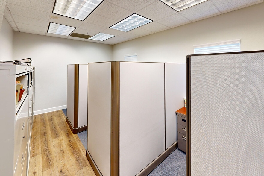 More Photos Of 910 N Fern Creek Ave, Orlando Office Residential For Lease