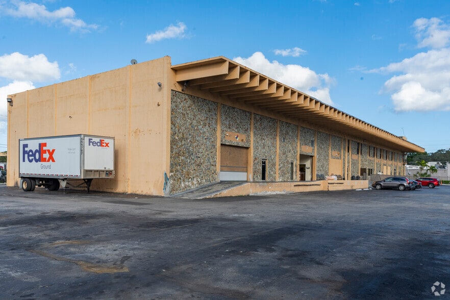 More Photos Of 6245 N Powerline Rd, Fort Lauderdale Light Distribution For Lease