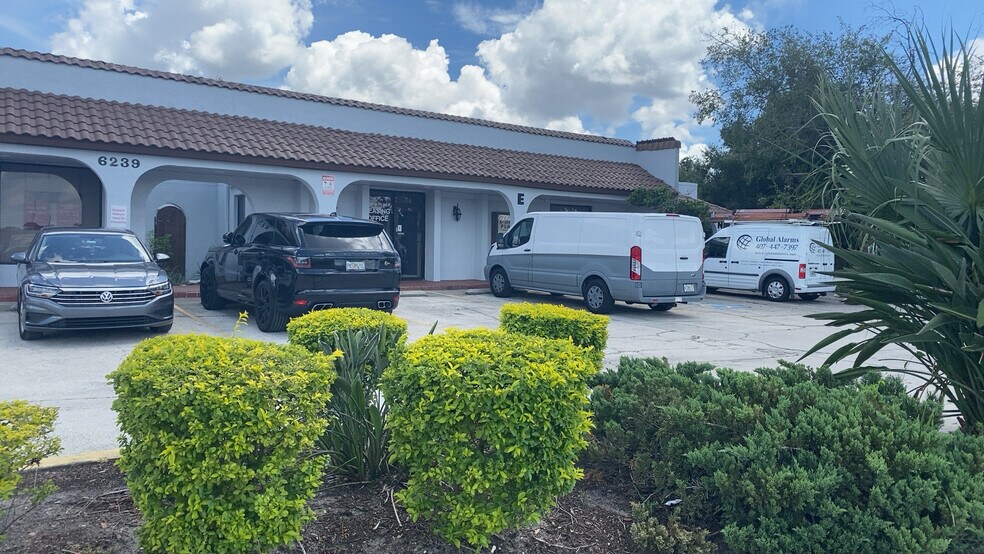 More Photos Of 6239 Edgewater Dr, Orlando Unknown For Lease