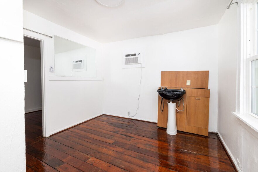 More Photos Of 3956 Rivers Ave, Charleston Office For Sale