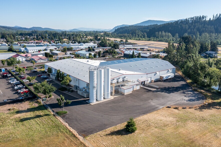 More Photos Of 230 E Davidson Ave, Cottage Grove Manufacturing For Lease