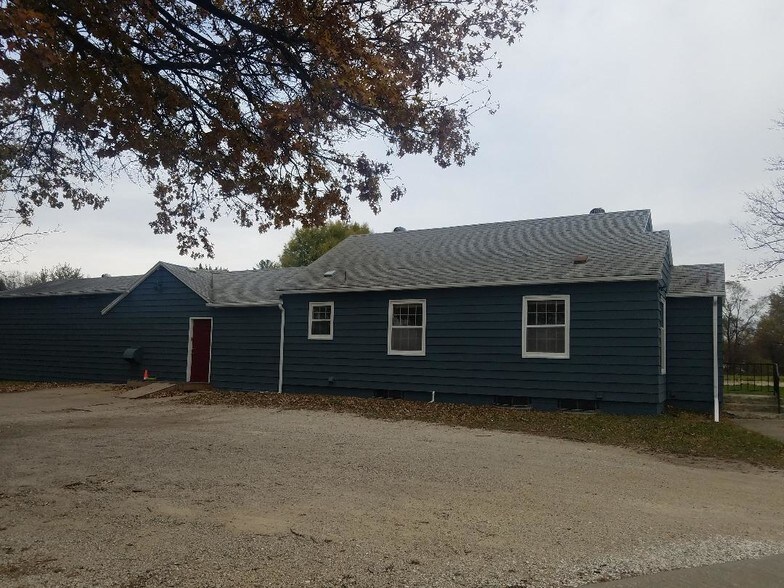 More Photos Of 1305 Sunset Dr, Norwalk Office For Sale