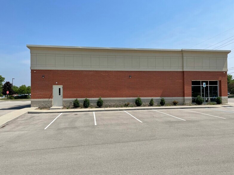 More Photos Of 10990 Allisonville Rd, Fishers Storefront For Lease