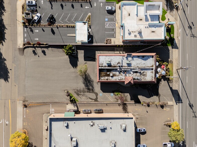 More Photos Of 1347 NE Stephens St, Roseburg Restaurant For Sale