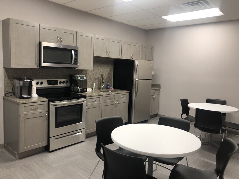 More Photos Of 41 William St, Wayne Loft Creative Space For Lease