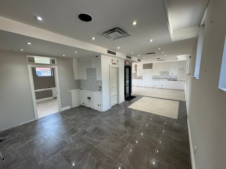 More Photos Of 326 Sheppard Ave E, Toronto Storefront Retail Office For Lease
