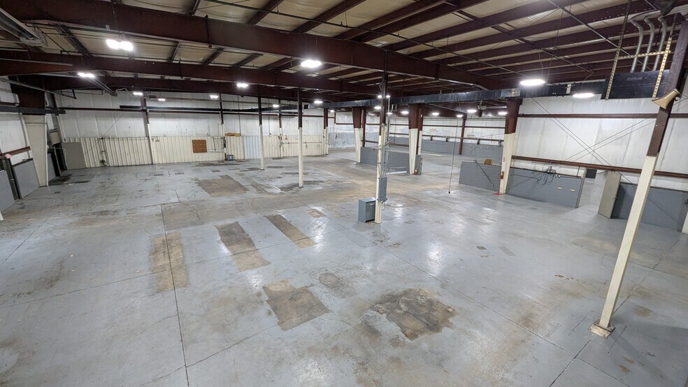 More Photos Of 343 Hughes Dr, Traverse City Manufacturing For Lease
