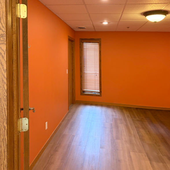 More Photos Of 7479-7491 Cahill Rd, Edina Showroom For Sale