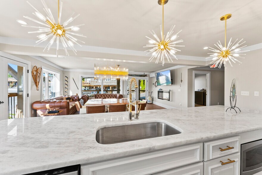 More Photos Of 870 Main St, Blowing Rock Restaurant For Sale