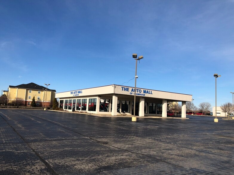 Primary Photo Of 1910 Moreland Blvd, Champaign Auto Dealership For Sale