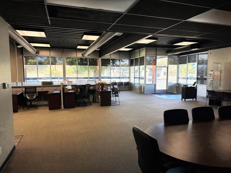 More Photos Of 2601 Union Ave, Bakersfield Showroom For Lease