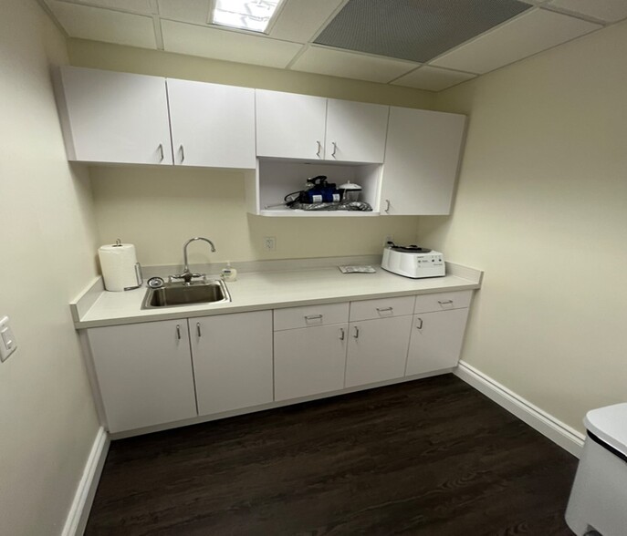 More Photos Of 1776 N Pine Island Rd, Plantation Office For Lease