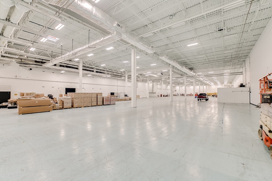 More Photos Of 1 Corporate Woods Dr, Bridgeton Distribution For Sale