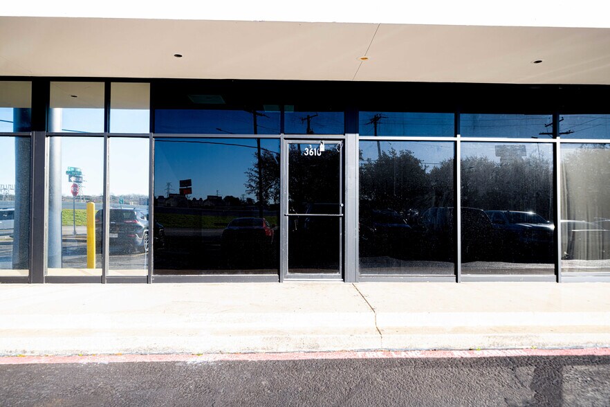 More Photos Of 3606-3622 S Tyler St, Dallas Unknown For Lease