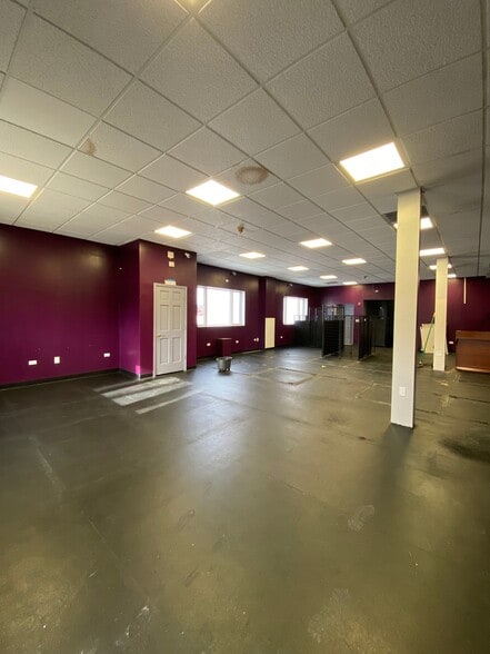 More Photos Of 703 Childs St, Wheaton Veterinarian Kennel For Sale