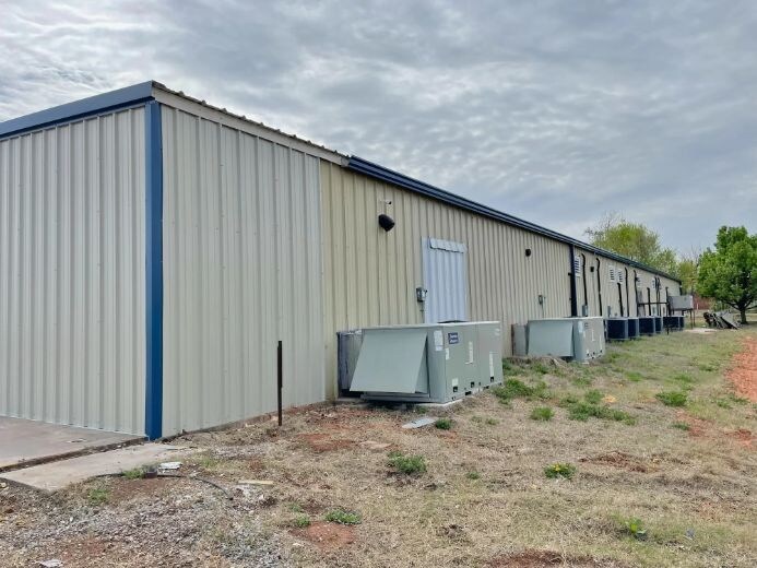 More Photos Of 5909 Aero Dr, Tuttle Warehouse For Lease