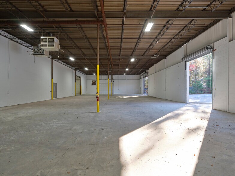 More Photos Of 3645 Oakcliff Rd, Doraville Warehouse For Lease