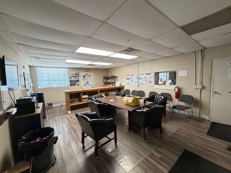 More Photos Of 5720 Bayside Rd, Virginia Beach Service For Lease