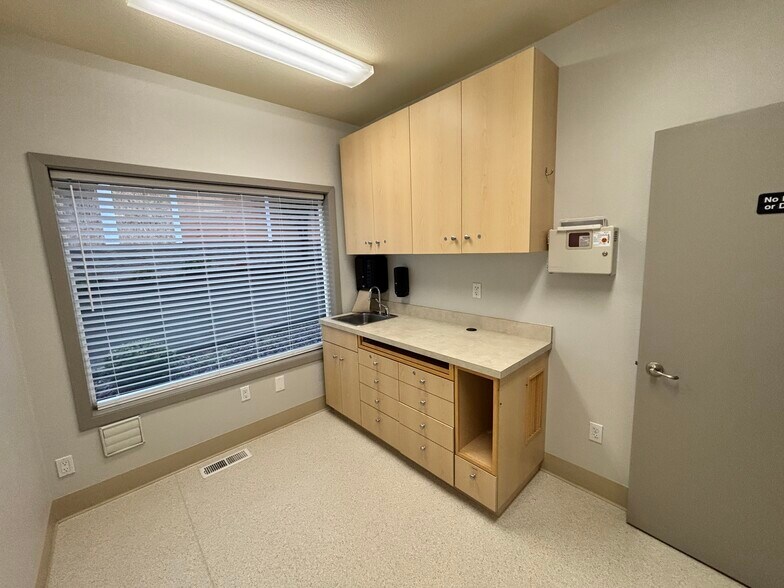 More Photos Of 1515-1535 Liberty St SE, Salem Medical For Lease