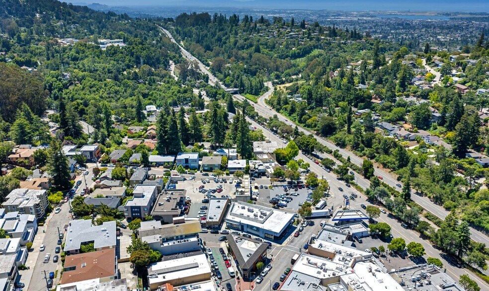 More Photos Of 6201 Antioch St, Oakland Office Residential For Sale