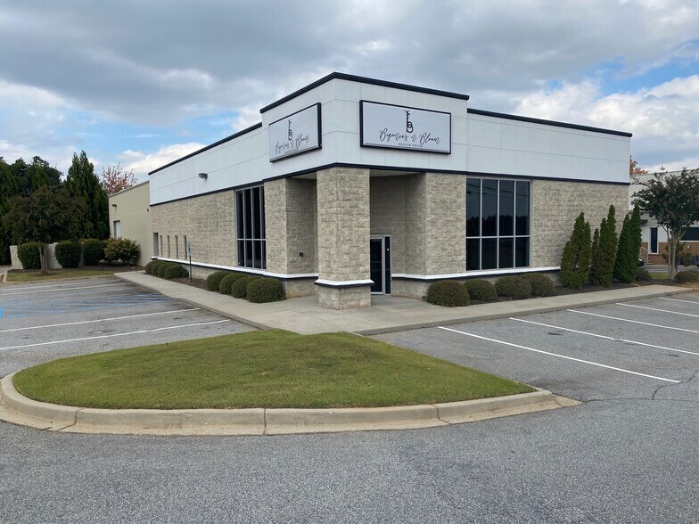Primary Photo Of 7641 Pelham Rd, Greenville Freestanding For Lease