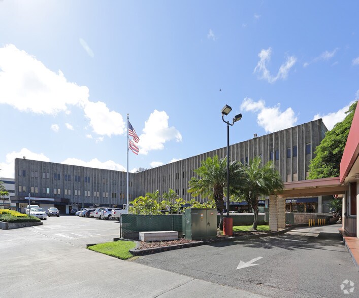 More Photos Of 2153 N King St, Honolulu Office For Lease