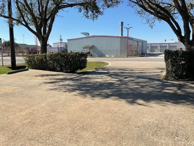 More Photos Of 601 S 8th St, La Porte General Retail For Lease