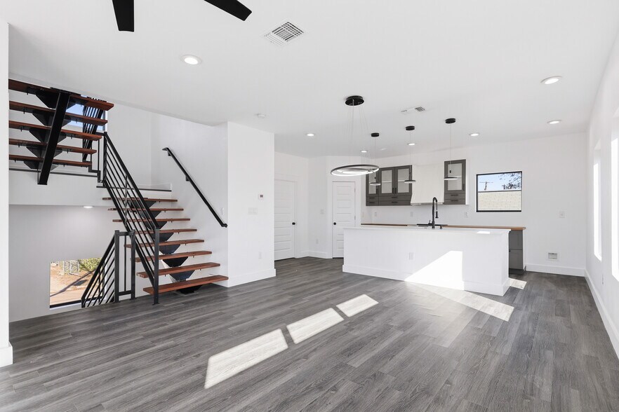 More Photos Of 1512 Wyoming St, San Antonio Apartments For Sale