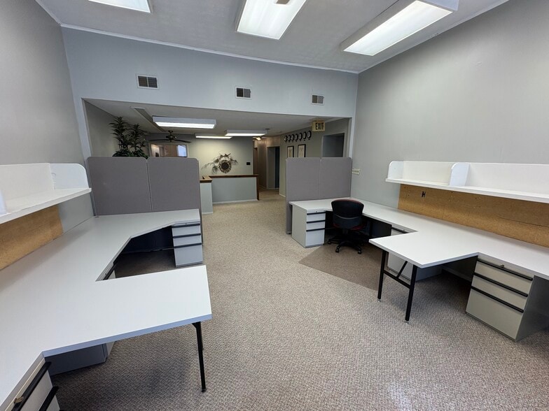 More Photos Of 109 Main st, Delphi Office For Lease