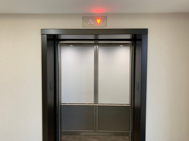 More Photos Of 1901 Central Dr, Bedford Office For Lease