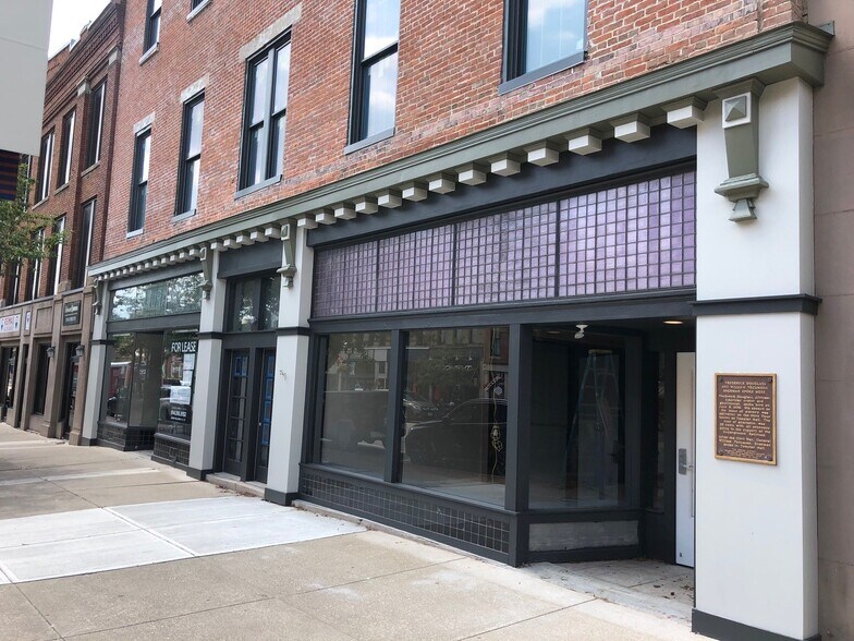 More Photos Of 17 N Sandusky St, Delaware Storefront Retail Office For Lease