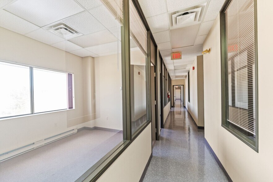 More Photos Of 277 Pleasant St, Dartmouth Office For Lease