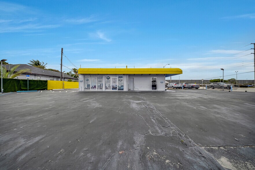 More Photos Of 5600 E 8th Ave, Hialeah Auto Dealership For Lease