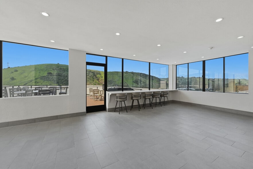 More Photos Of 10505 Sorrento Valley Rd, San Diego Office For Sale