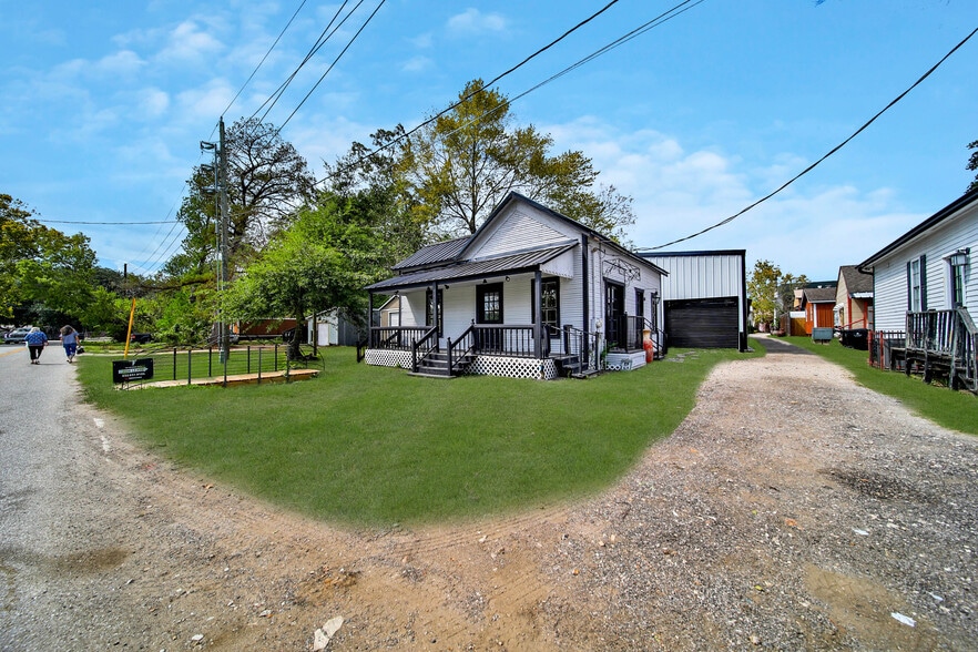 More Photos Of 106 Spring School Rd, Spring Storefront Retail Office For Sale