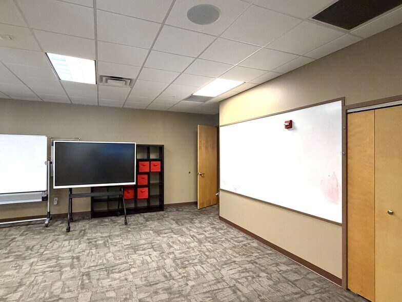 More Photos Of 5000 Springfield St, Dayton Office For Sale