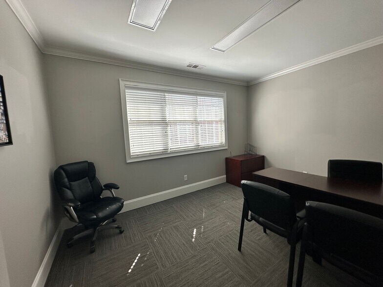 More Photos Of 327 Dahlonega Rd, Cumming Office For Lease